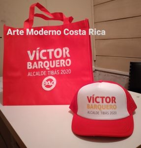 bolsa y gorra de igual diseño 